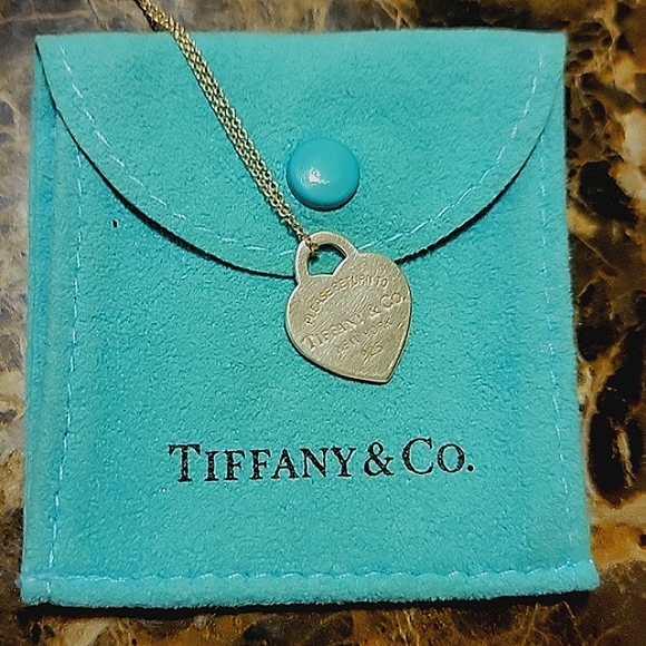 Authentic Return to Tiffany silver necklace with pendant 16 inches long - Picture 3 of 10